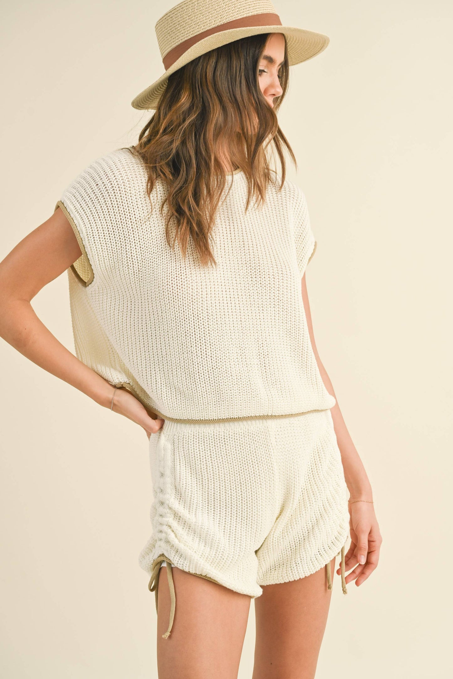 INDIFFERENT DETAILED KNIT TOP