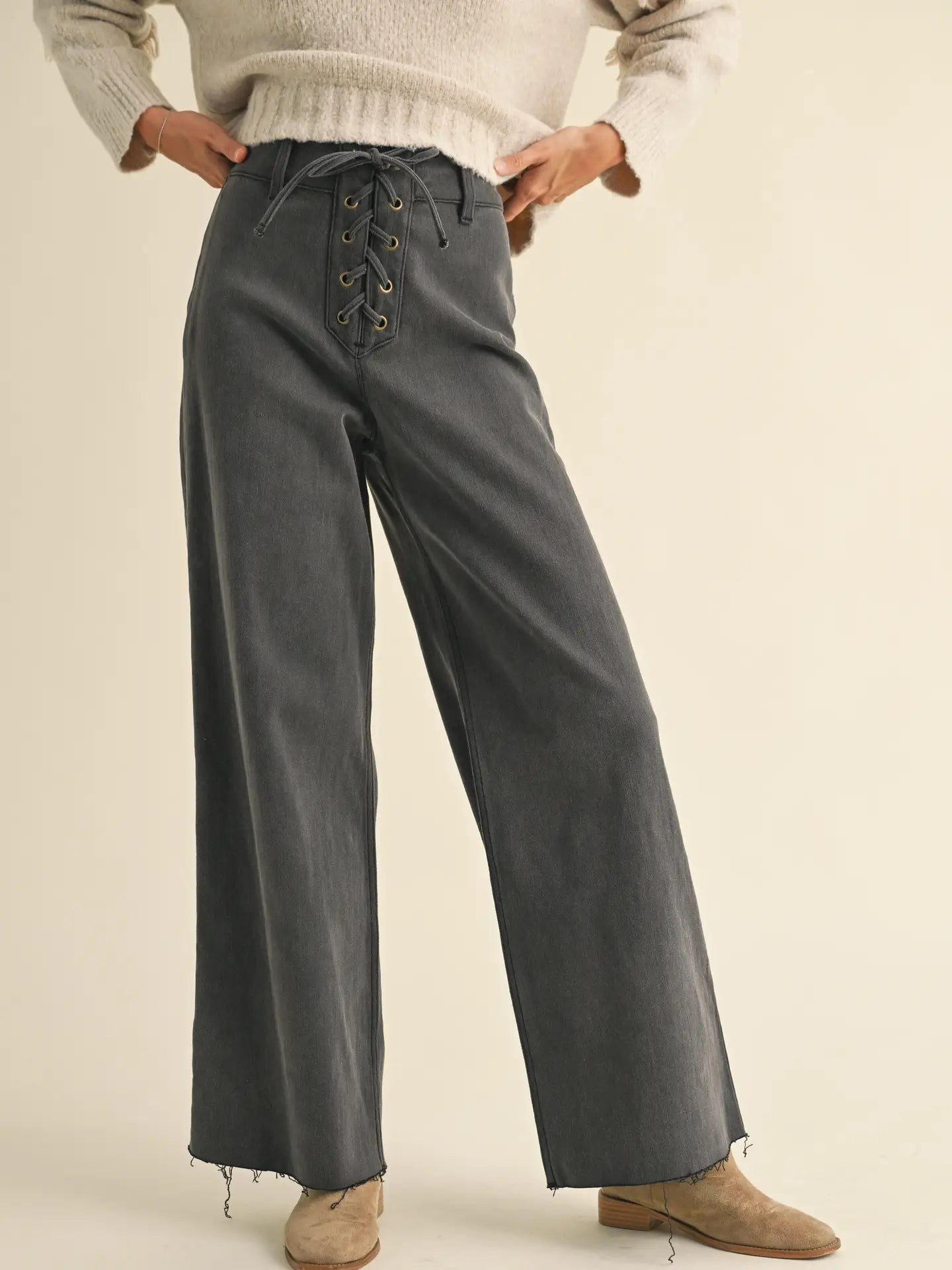FRONT DETAIL DENIM